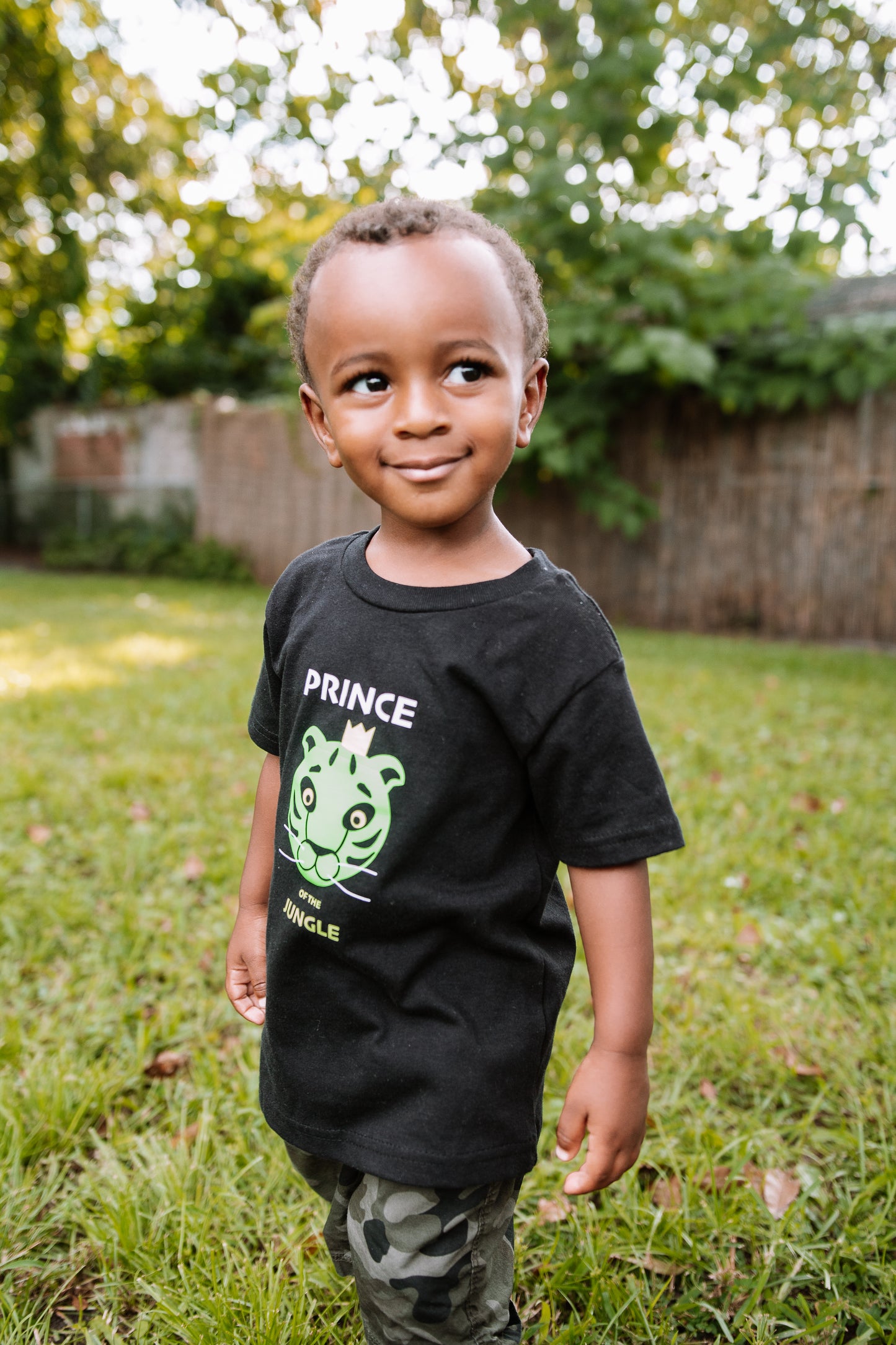 Prince of the jungle - premium crewneck black shirt for boys with a green glow in the dark tiger design